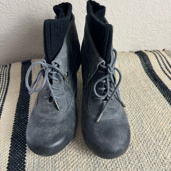 Dr. Scholls Womens Ali Elephant Ankle Boots Gray Suede Leather - Picture 3 of 7